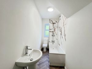 Family Bathroom- click for photo gallery